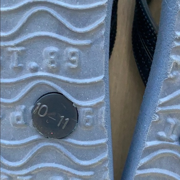 NWOT Children’s Place Shark Flip Flops - Picture 4 of 5